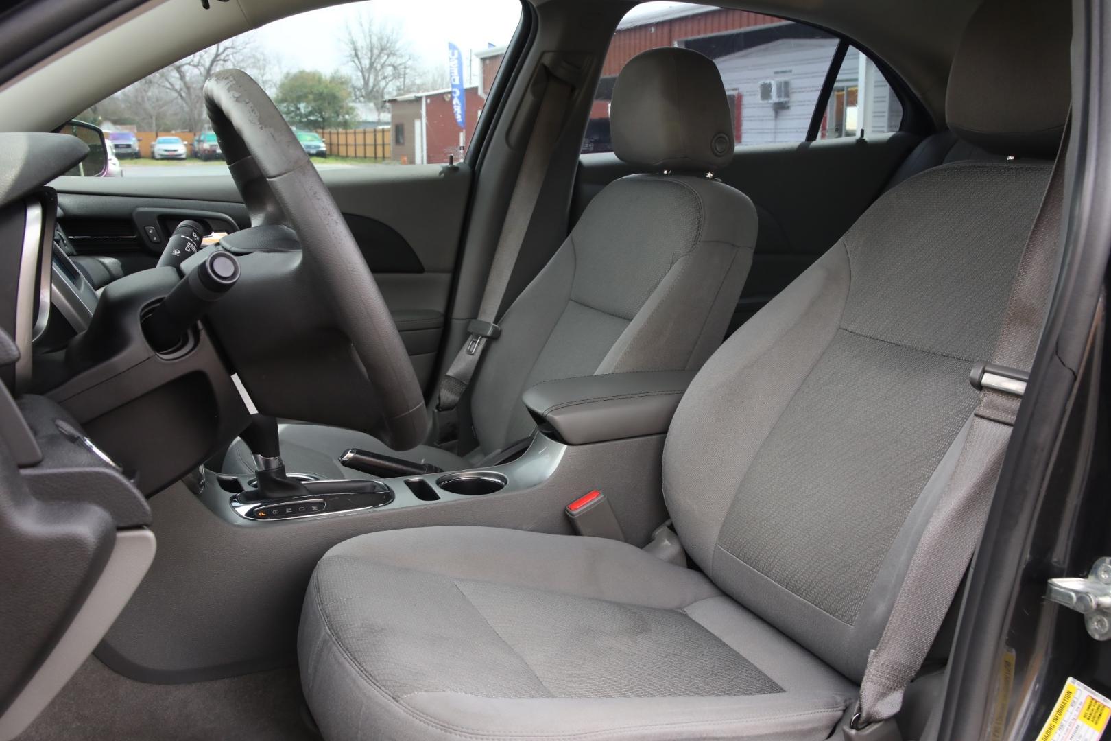 2016 GRAY CHEVROLET MALIBU LIMITED LS (1G11B5SA0GU) with an 2.5L L4 DOHC 16V engine, 6-SPEED AUTOMATIC transmission, located at 420 E. Kingsbury St., Seguin, TX, 78155, (830) 401-0495, 29.581060, -97.961647 - Photo#12